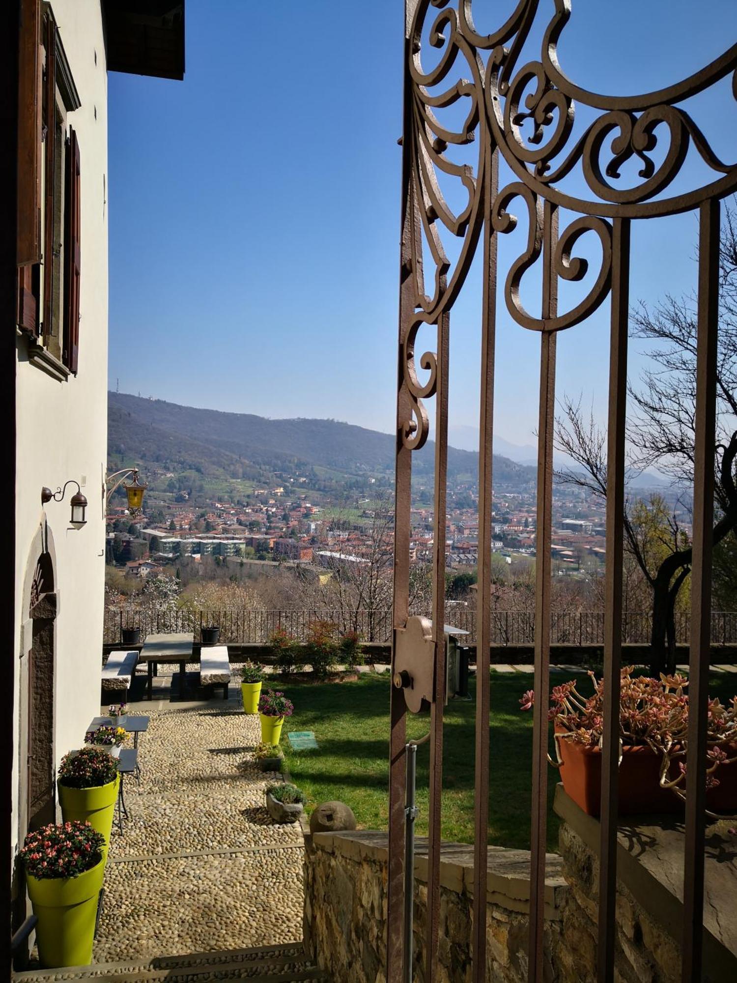 B&B Dimora Delle Donnole Bergamo Alta Exterior foto